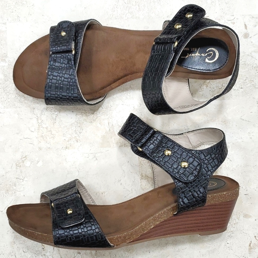Comfort Est. 1946 sandals women's size 8.5 black woven look gold accents